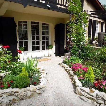 Escapades Romantiques Uniques Amour Apartment Loubes-Bernac